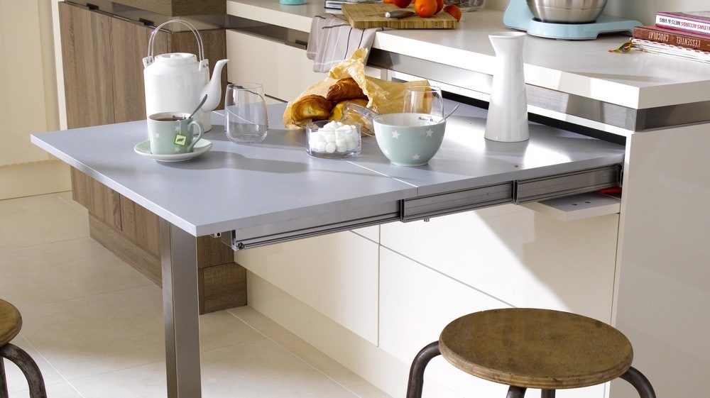 cocina con mesa desplegable para más versatilidad en el espacio - Gustavo  Flores
