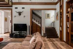 CONOCE LAS VENTAJAS Y DESVENTAJAS DE INSTALAR PISOS DE MADERA EN EL HOGAR, tendrás una casa acogedora los 365 días del año