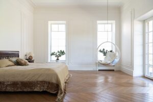 CONOCE LAS VENTAJAS Y DESVENTAJAS DE INSTALAR PISOS DE MADERA EN EL HOGAR, transmitirás pureza y paz